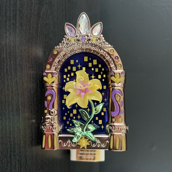 NEW Bath & Body Works Disney Rapunzel Wallflower Plug Nightlight SOLD OUT - Picture 1 of 5